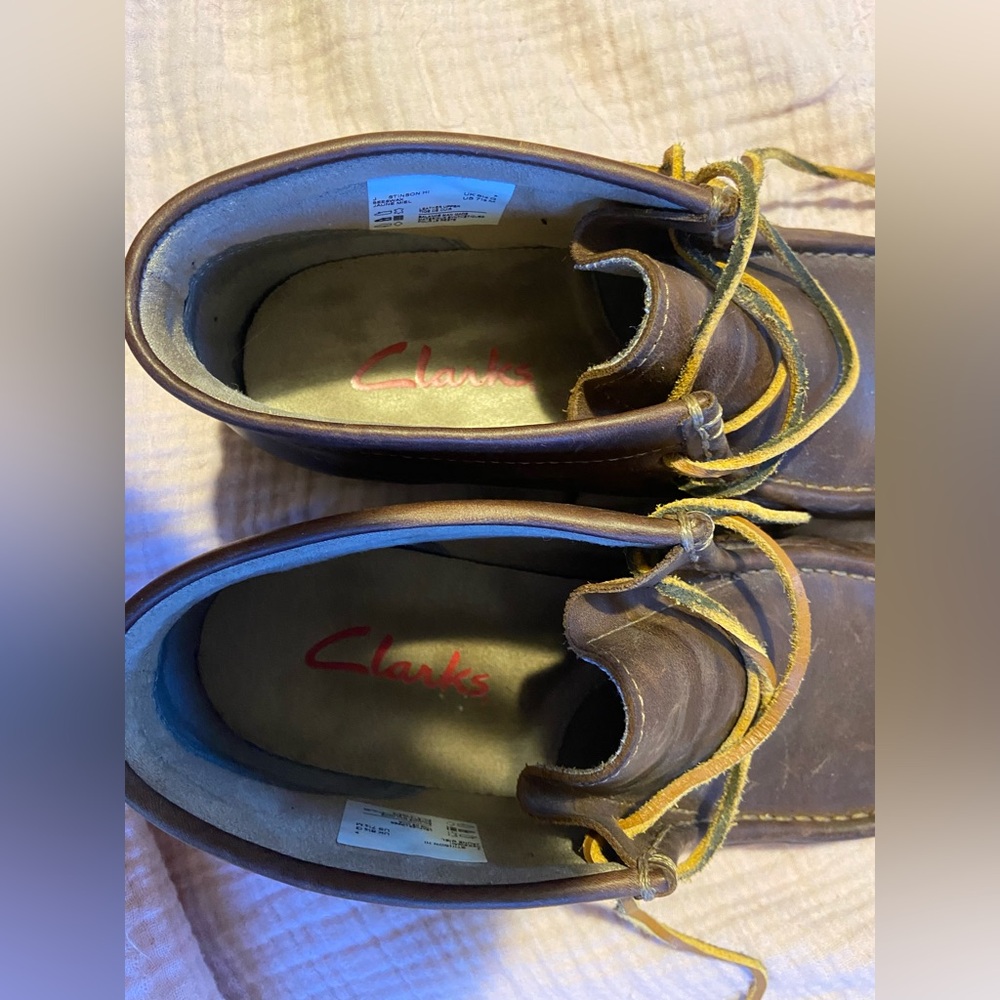 Clarks EUC worn maybe twice, crepe soles they look just like new.